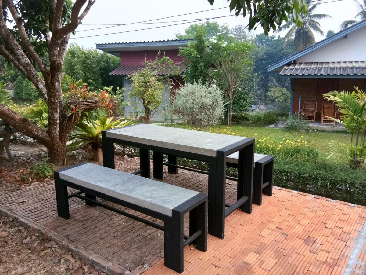 Hotel Ban Suan Sukjai Mae Sariang Exteriér fotografie